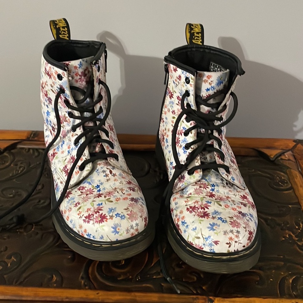 Rare Dr Martens Delaney Floral Boots - Picture 4 of 10